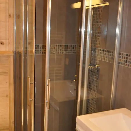 Avec Balcon A Chatel, Proche Centre Et Remontees - Fr-1-693-79 *